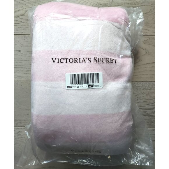 NEW Victoria's Secret Faux Fur Tote & Cozy Fleece Blanket Set - Picture 7 of 9